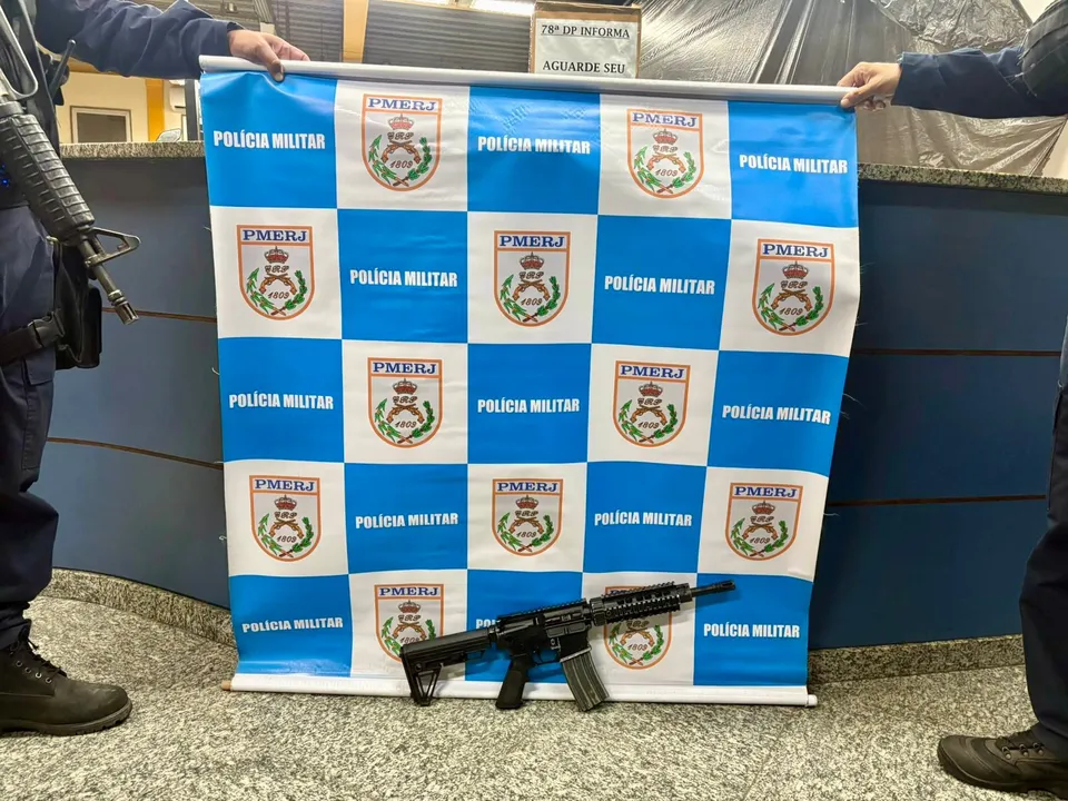 Arma apreendida dentro do baú da motocicleta