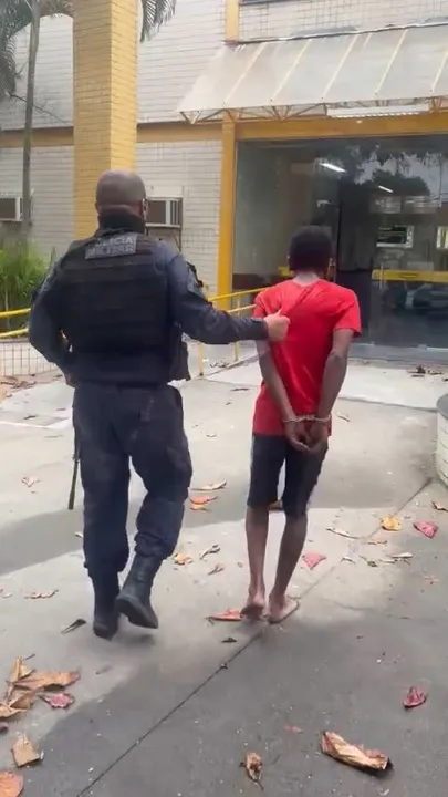 Grupo de homens fugiu ao perceber a chegada da polícia. Um deles foi detido