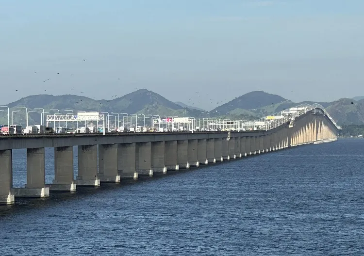 A ocorrência foi encaminhada para a 17ª DP (São Cristovão), onde o homem permaneceu preso, à disposição da Justiça