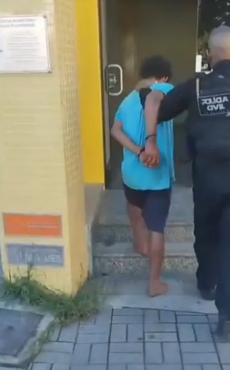 O preso foi conduzido à Delegacia de Homicídios da Baixada Fluminense (DHBF), e autuado em flagrante
