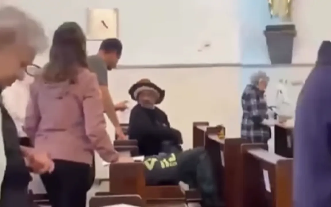 Homem é interrompido por fiéis enquanto praticava ato obsceno dentro de uma igreja em São Paulo