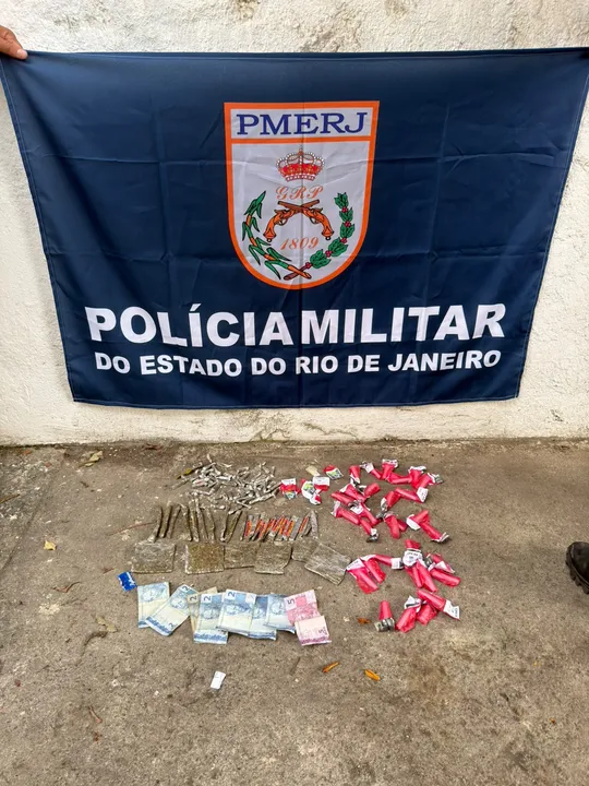 Drogas apreendidas com o suspeito