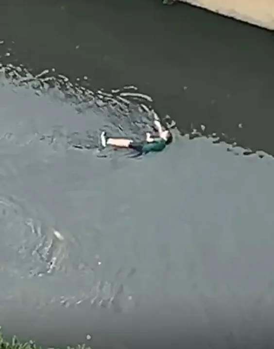 Homem caiu no Rio Alcantara.