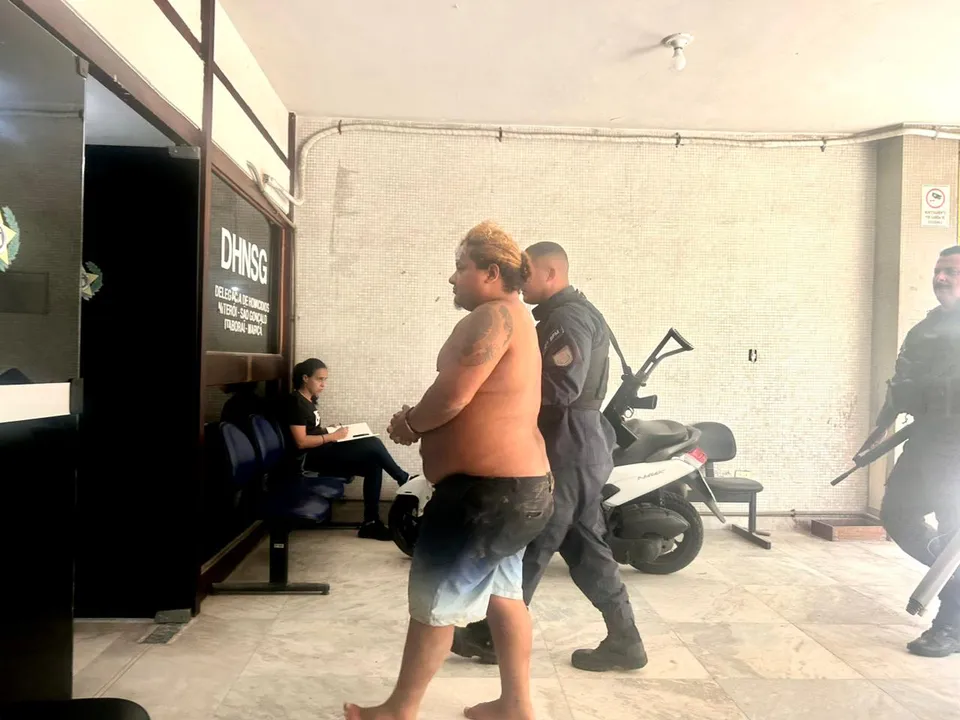 O homem foi preso em flagrante e confessou o ataque em vídeo publicado na internet