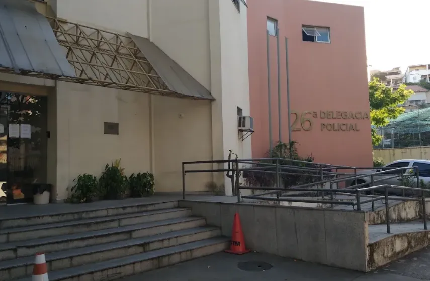 Os agentes cumpriram mandado de prisão temporária pelo crime de estupro de vulnerável e exposição de cenas de sexo à criança