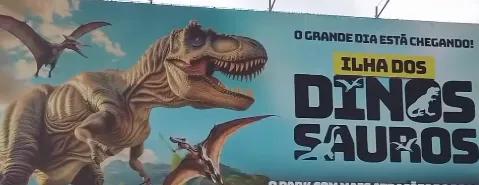 O município já recebeu os primeiros 15 contêineres com as réplicas dos gigantes