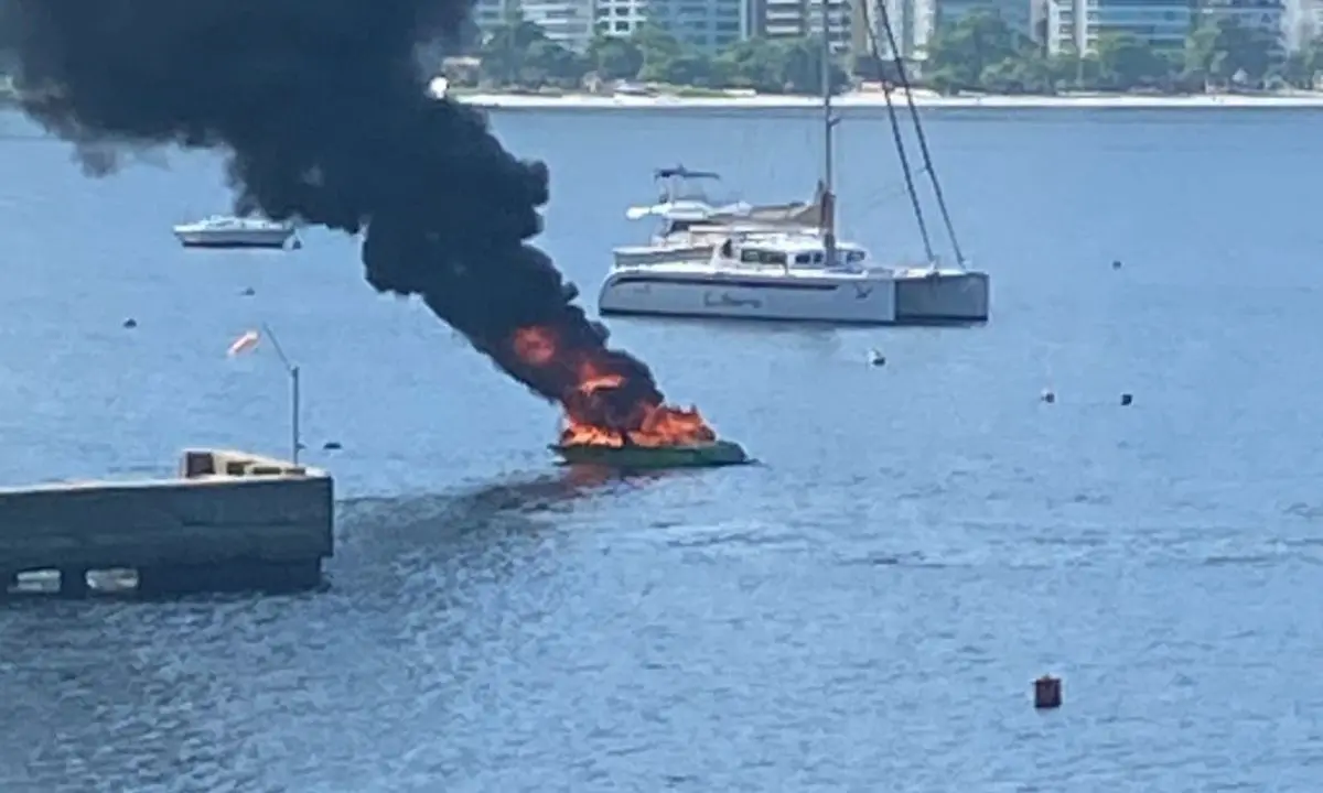 Imagens registradas por uma testemunha mostram as chamas intensas