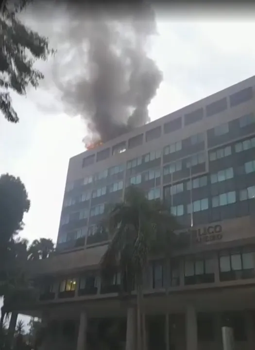 Segundo o Corpo de Bombeiros, aproximadamente 20 militares do quartel Central atuaram na ocorrência