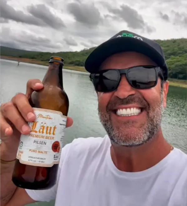 Influenciador apresentava sinais de ferimentos, incluindo sangramento no ouvido, um corte na nuca e marcas roxas no pescoço