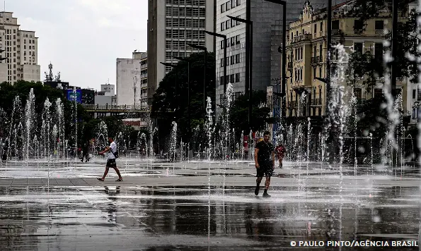 De acordo com o Inmet, a área afetada está, desde o último dia 23, com a temperatura alterada em cerca de 5º Celsius acima da média histórica para essa época do ano