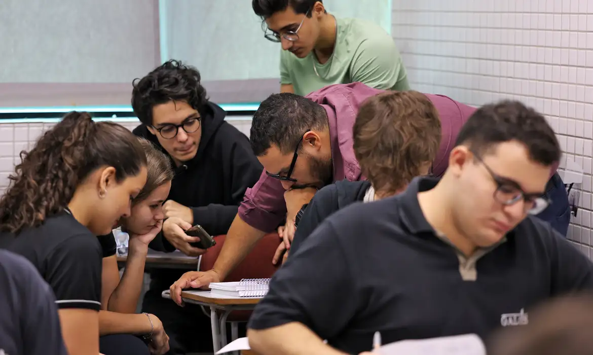 Pela primeira vez, todos os concluintes do ensino médio de escolas públicas foram inscritos automaticamente pelo governo federal