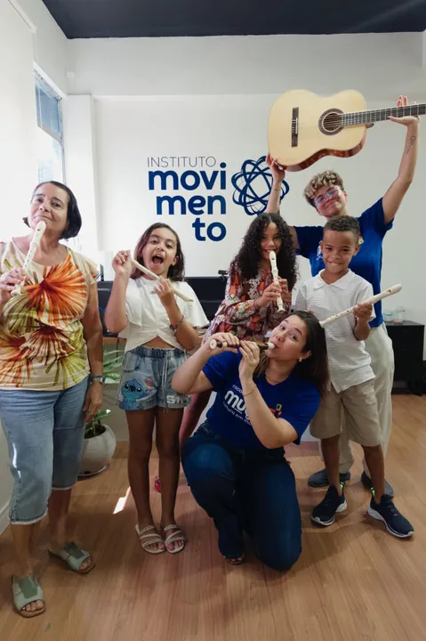 O projeto visa desenvolver habilidades artísticas e disciplina através do instrumento