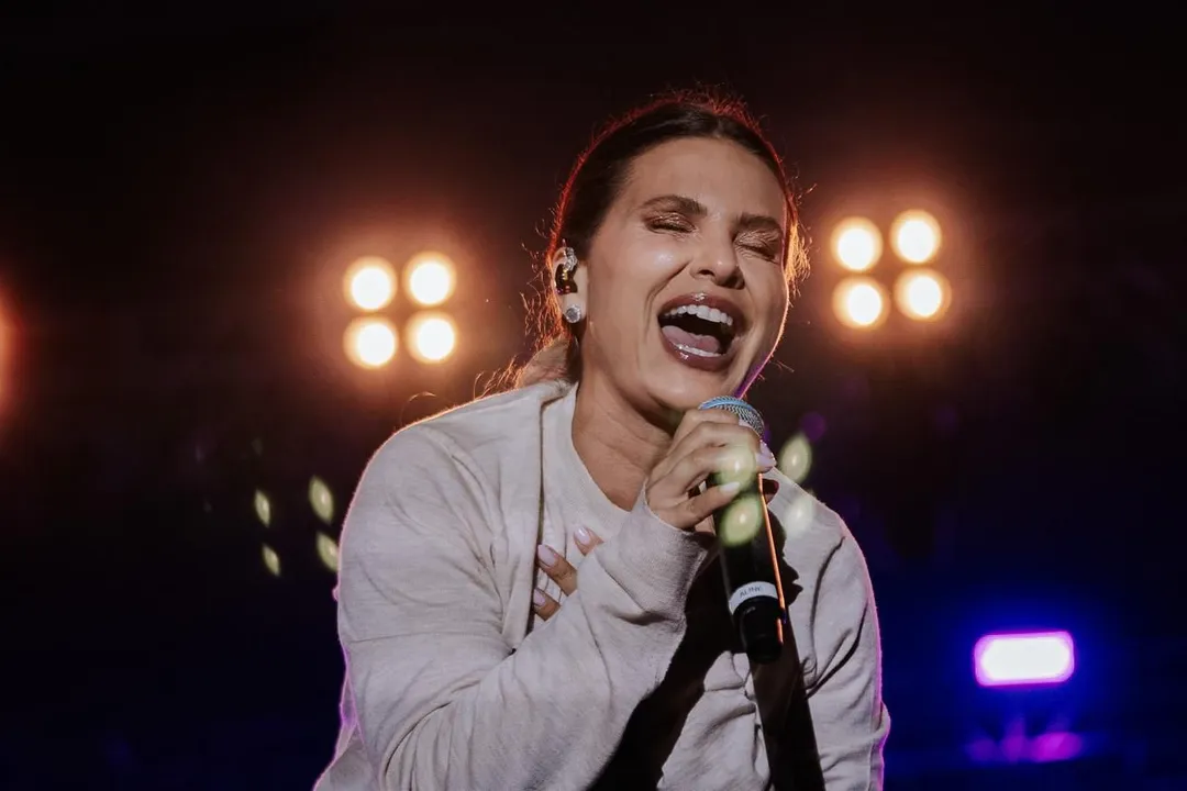 Com 34 anos de carreira, a cantora, compositora e pastora brasileira Aline Barros é considerada uma das maiores vozes da música cristã no Brasil