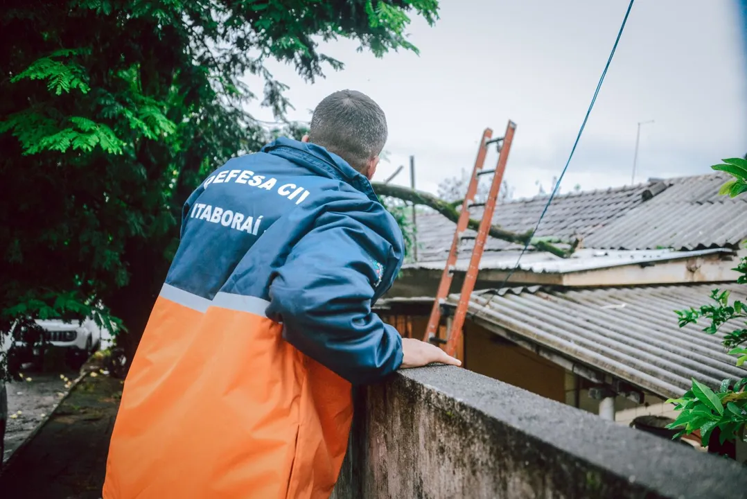 A Prefeitura de Itaboraí informa que as secretarias municipais de Defesa Civil, Serviços Públicos, a Conserlimpi e demais órgãos seguem de prontidão para atendimento de possíveis novas ocorrências