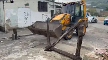 Ação de remoção de barricadas ocorre simultaneamente em diferentes localidades