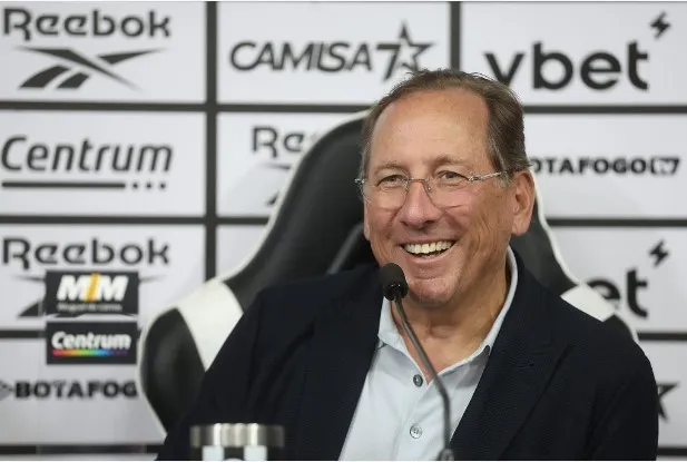 John Textor faz proposta para compra de clube inglês