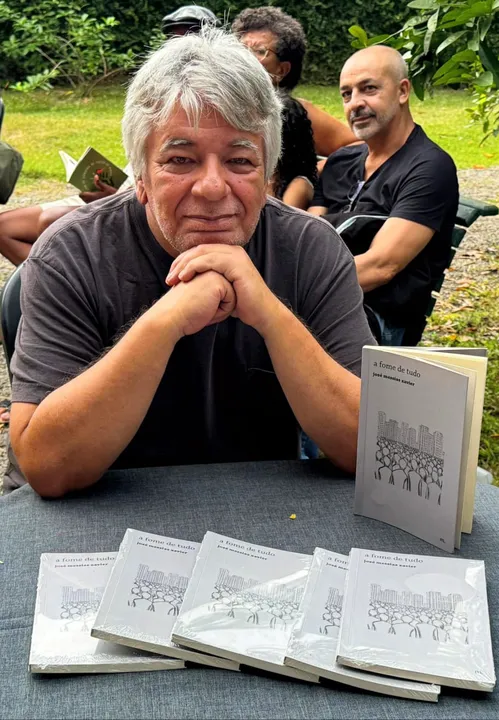 José Messias Xavier nasceu no Rio de Janeiro, mora em Niterói há 30 anos, é jornalista e trabalhou nos principais veículos de Comunicação do País