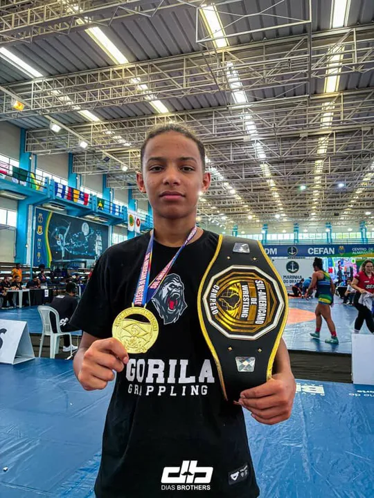 Enzo Simões tem apenas 15 anos e já se destaca no cenário do MMA e do Wrestling