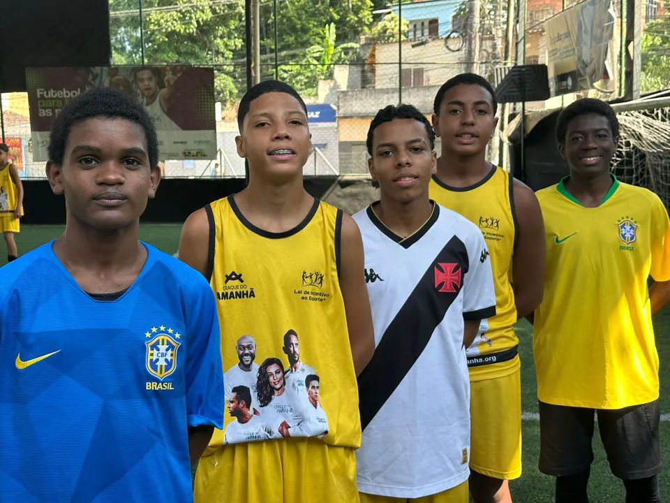 Alunos do projeto socioesportivo Craque do Amanhã