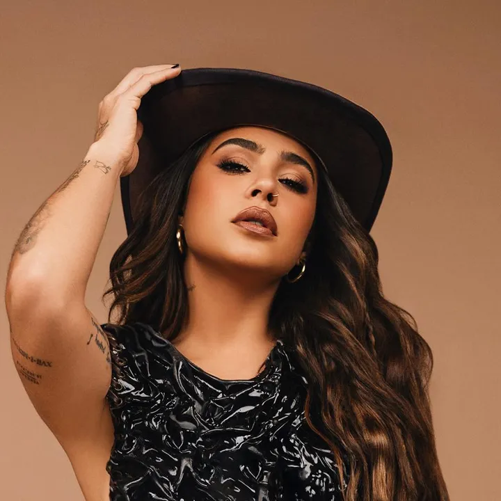 Em publicação nas redes sociais, a artista contou que descobriu a gravidez há algumas semanas