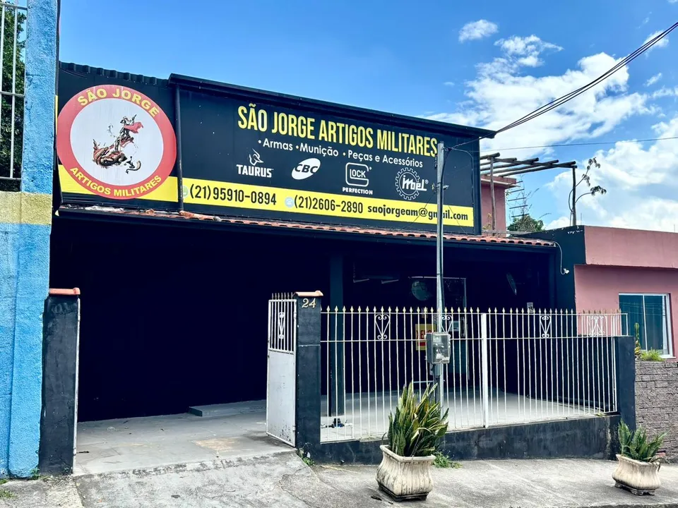 Mesmo após operação policial, loja continua aberta e nega irregularidades