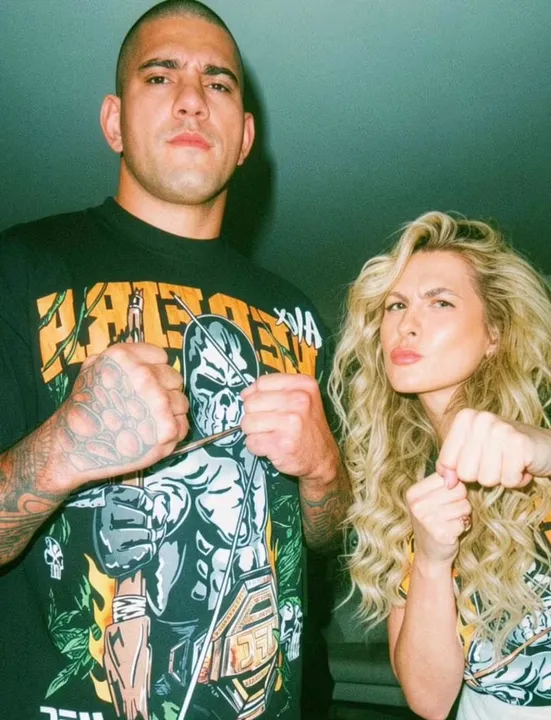 Apesar dos rumores, a apresentadora afirma que mantém apenas uma amizade com o campeão do UFC