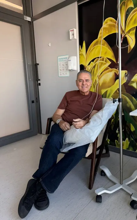Luis Roberto celebra ter chegado na quarta semana de tratamento contra neoplasia na região cervical