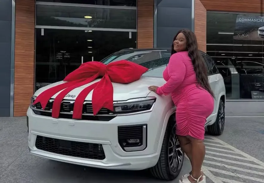 MC Carol comemorou o seu "presente de Natal"