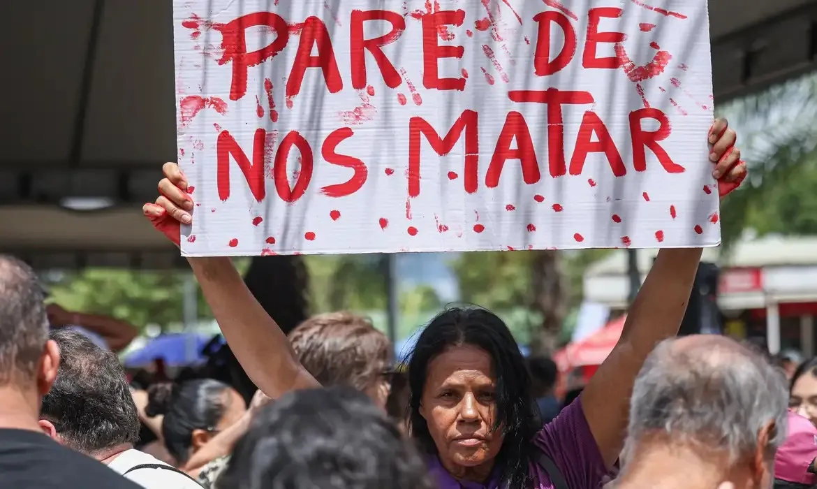 A cada dia, 421 meninas ou mulheres são vítimas de agressões, o que equivale a 18 casos por hora