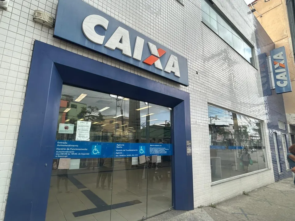 Caixa Econômica Federal, localizada na Avenida Humberto de Alencar Castelo Branco, 3232, no Rocha