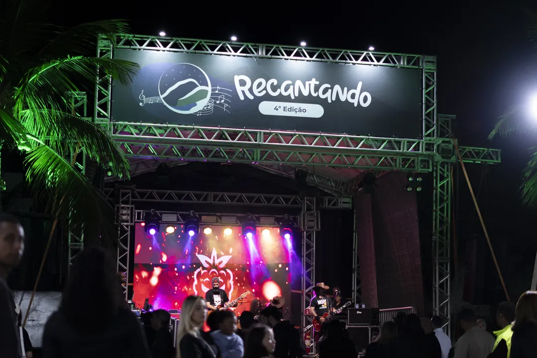 O evento reúne música ao vivo, gastronomia, artesanato e atrações culturais, fortalecendo o turismo, impulsionando a economia local