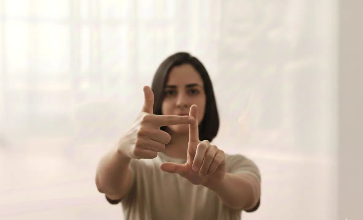 Curso de Libras, Do Básico ao Intermediário, é oferecido de forma totalmente gratuita, 100% online