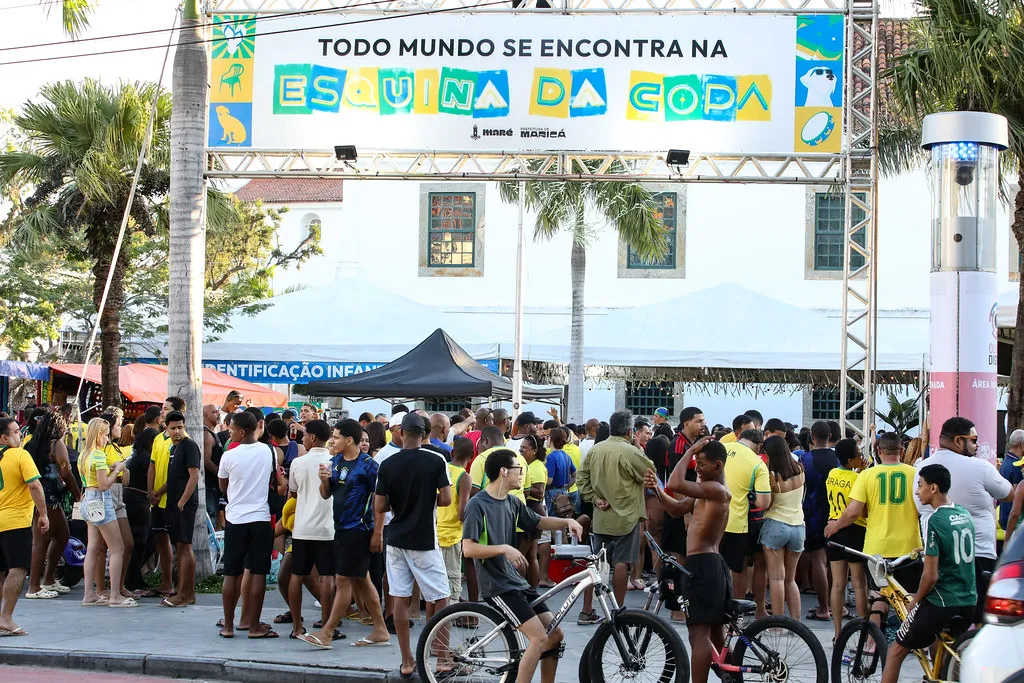 Mais uma vez, a Praça Orlando de Barros Pimentel, no Centro, ficou lotada já nos primeiros minutos da tarde