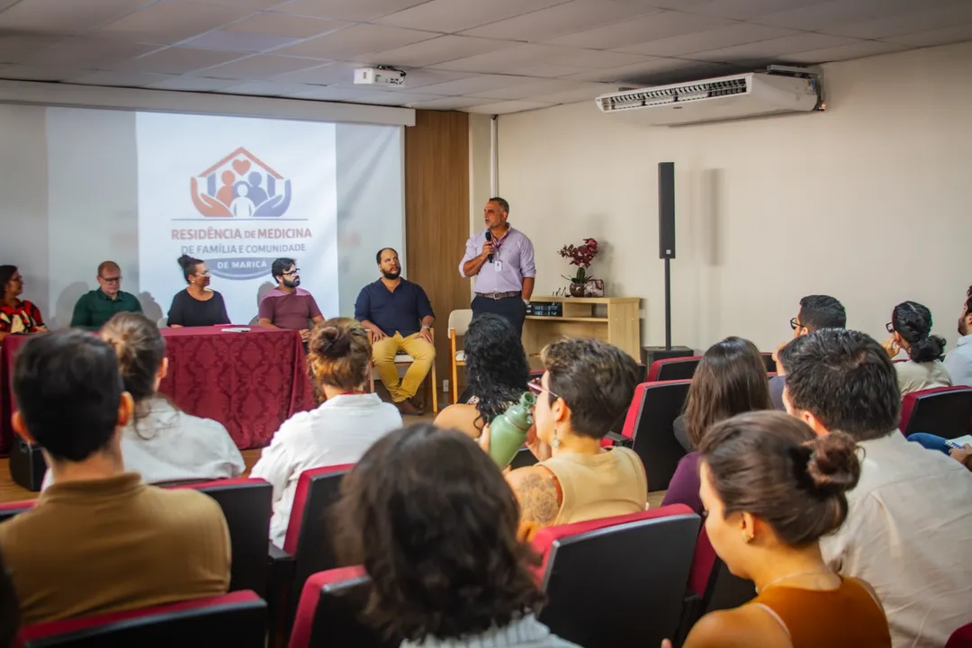 O objetivo central do programa é estimular a formação de especialistas em Atenção Primária à Saúde