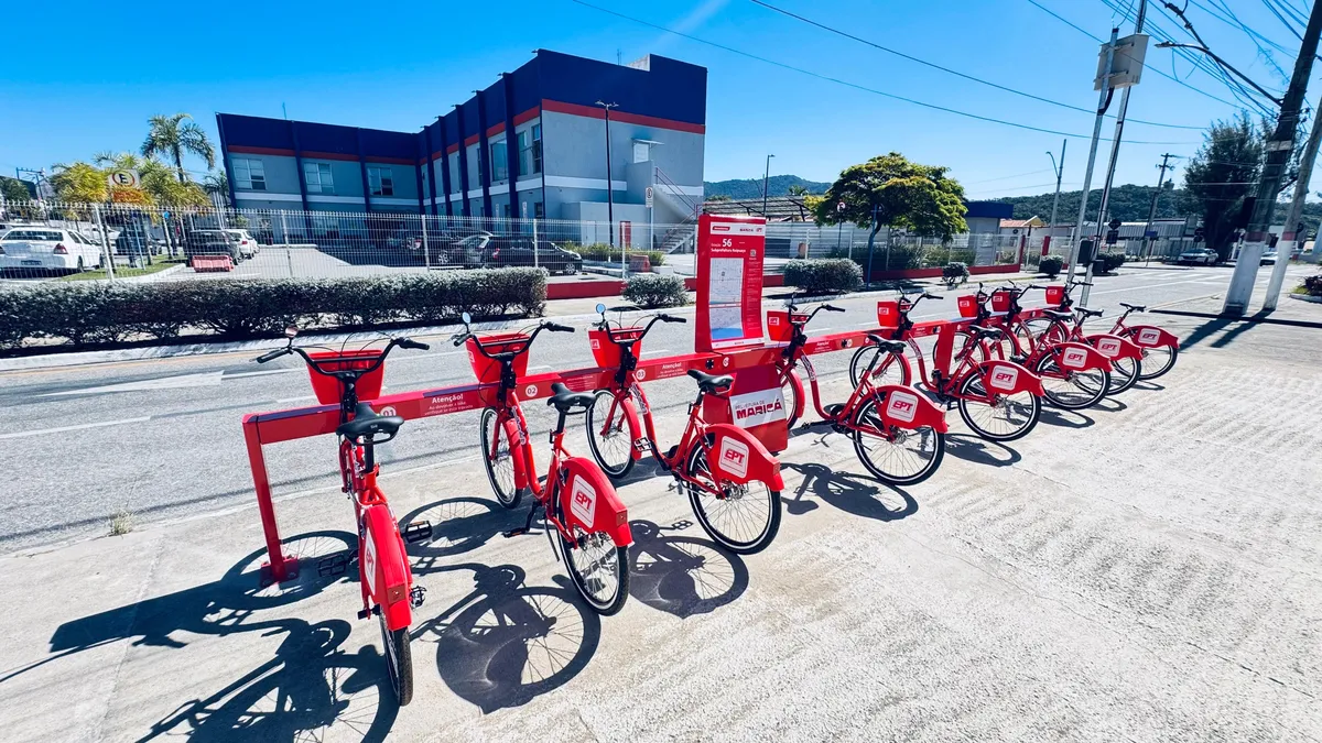 Criado em março de 2021, o sistema de bicicletas compartilhadas integra a política municipal de mobilidade