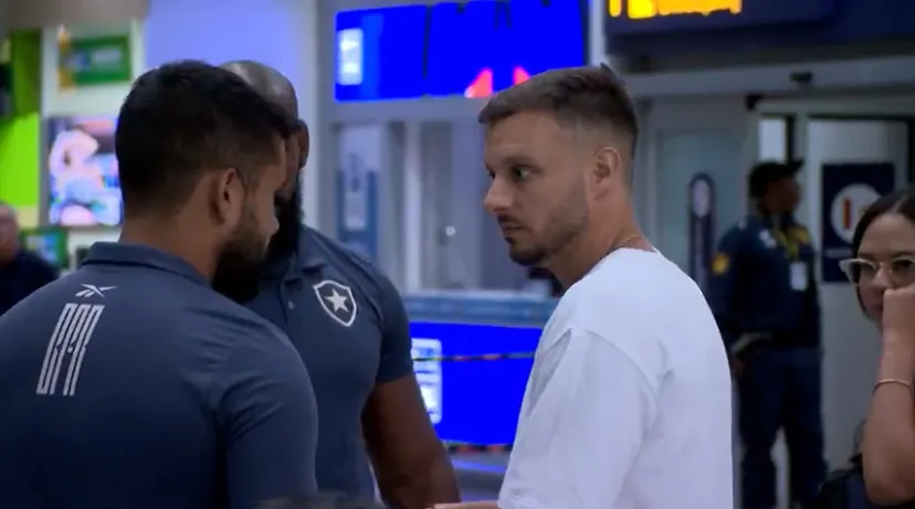 Anselmi desembarcou na madrugada deste sábado (03) no Rio