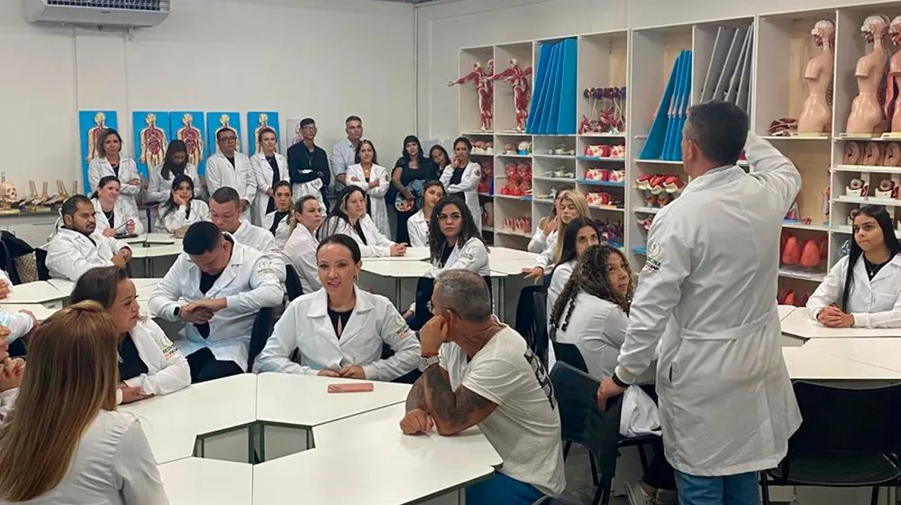 Segunda turma do curso de Medicina em seu primeiro dia de aula