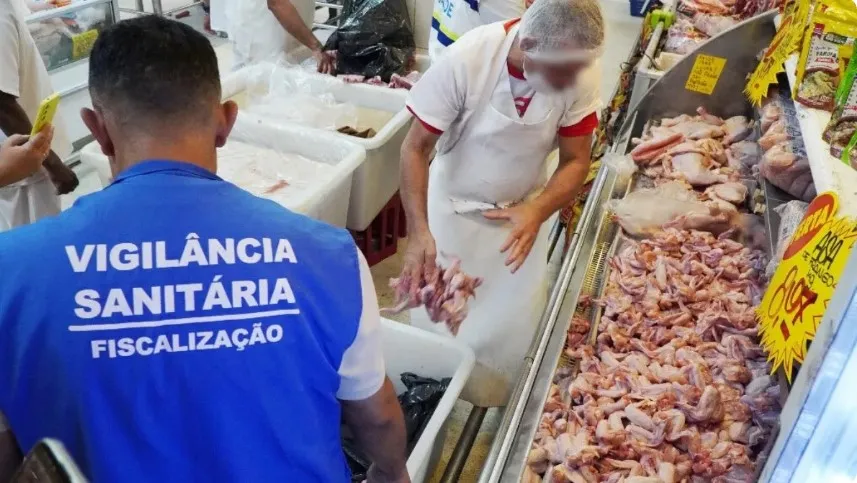 Segundo a Vigilância, produtos estavam expostos sem proteção e em temperatura ambiente