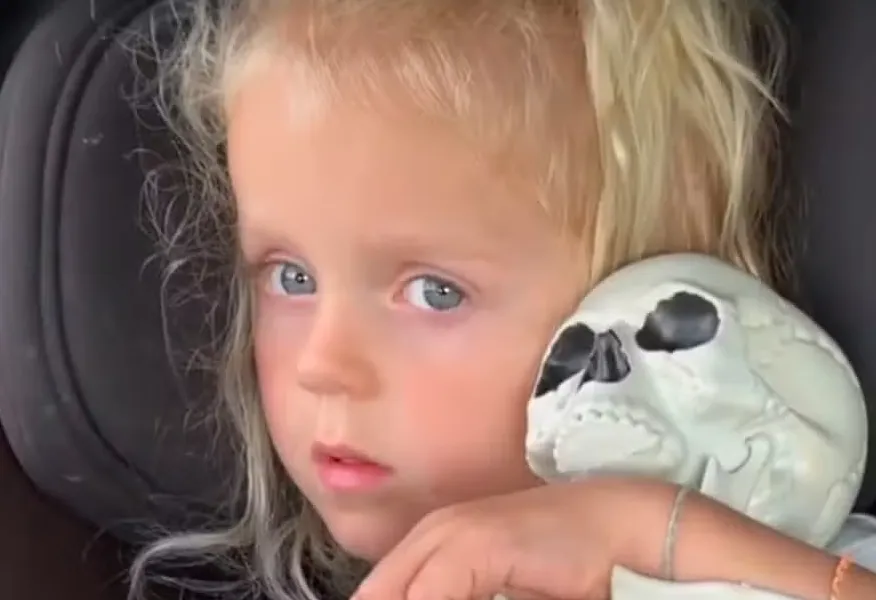 A pequena Aspen 'viralizou' nas redes sociais ao mostrar o esqueleto