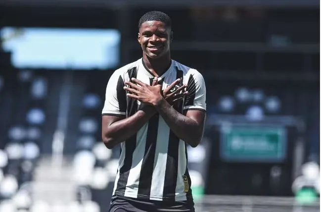 Kadir, do Botafogo, estará com a seleção do Panamá para os amistosos pré-Copa