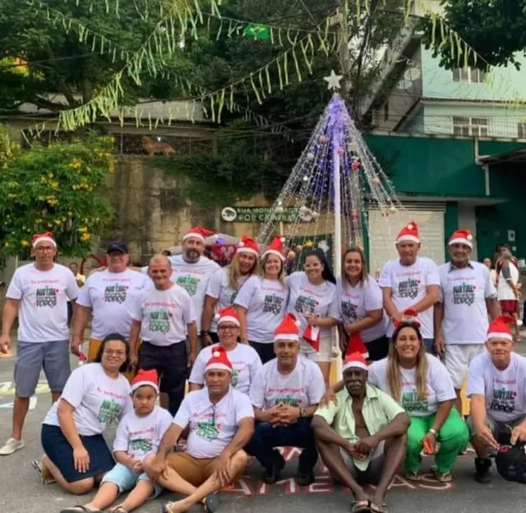 Moradores do Sapê se reúnem anualmente para entregar uma festa de Natal para famílias e crianças carentes do bairro