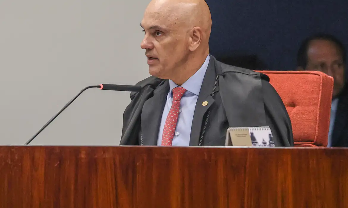 Alexandre de Moraes determinou o arquivamento da investigação aberta contra o ex-presidente Jair Bolsonaro pelo uso ilegal da Agência Brasileira de Inteligência