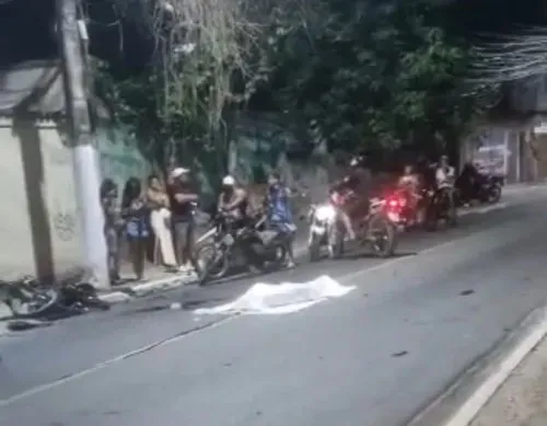 O acidente ocorreu na madrugada desta segunda-feira (27)