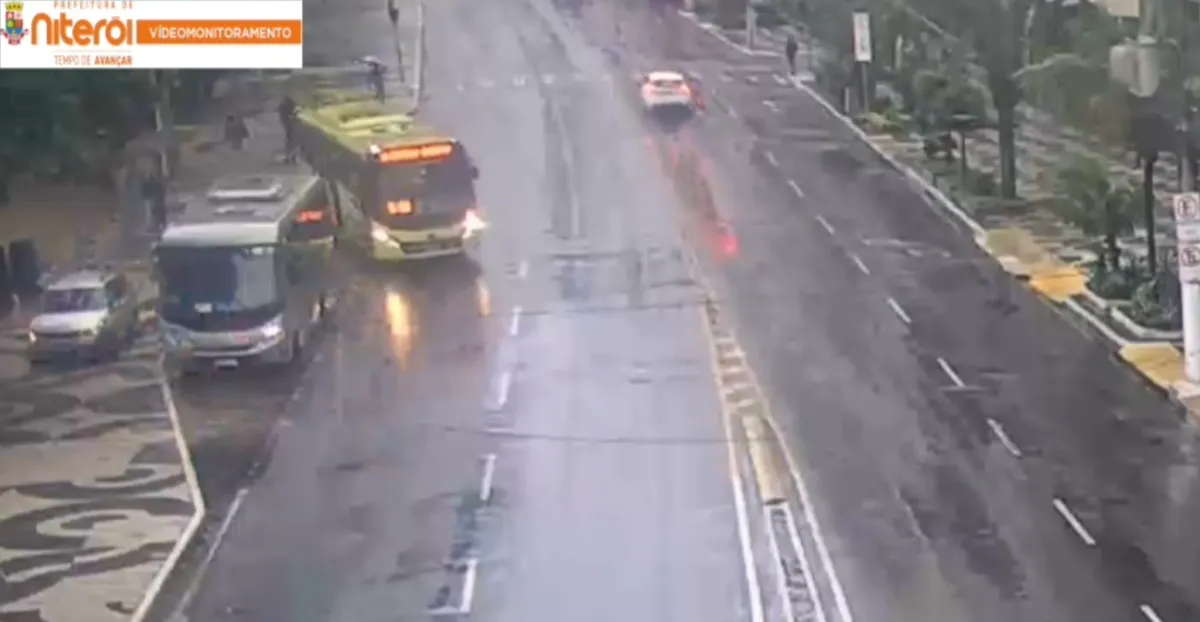 De acordo com a Prefeitura de Niterói, o condutor foi identificado e autuado por uma infração gravíssima