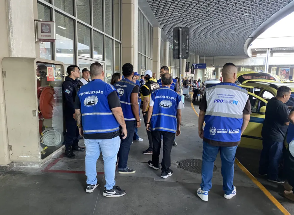 A prática caracteriza exercício ilegal da profissão e representa risco direto aos consumidores