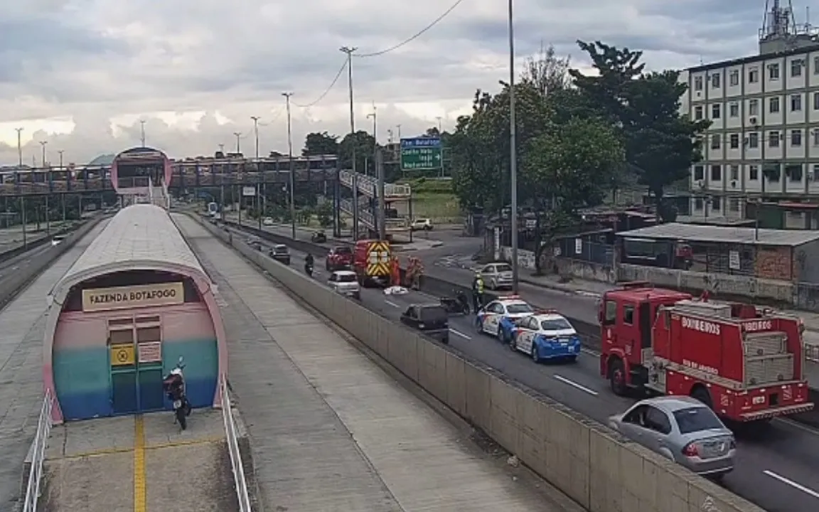 Local do acidente deixou uma pista fechada mas sem prejudicar o trânsito