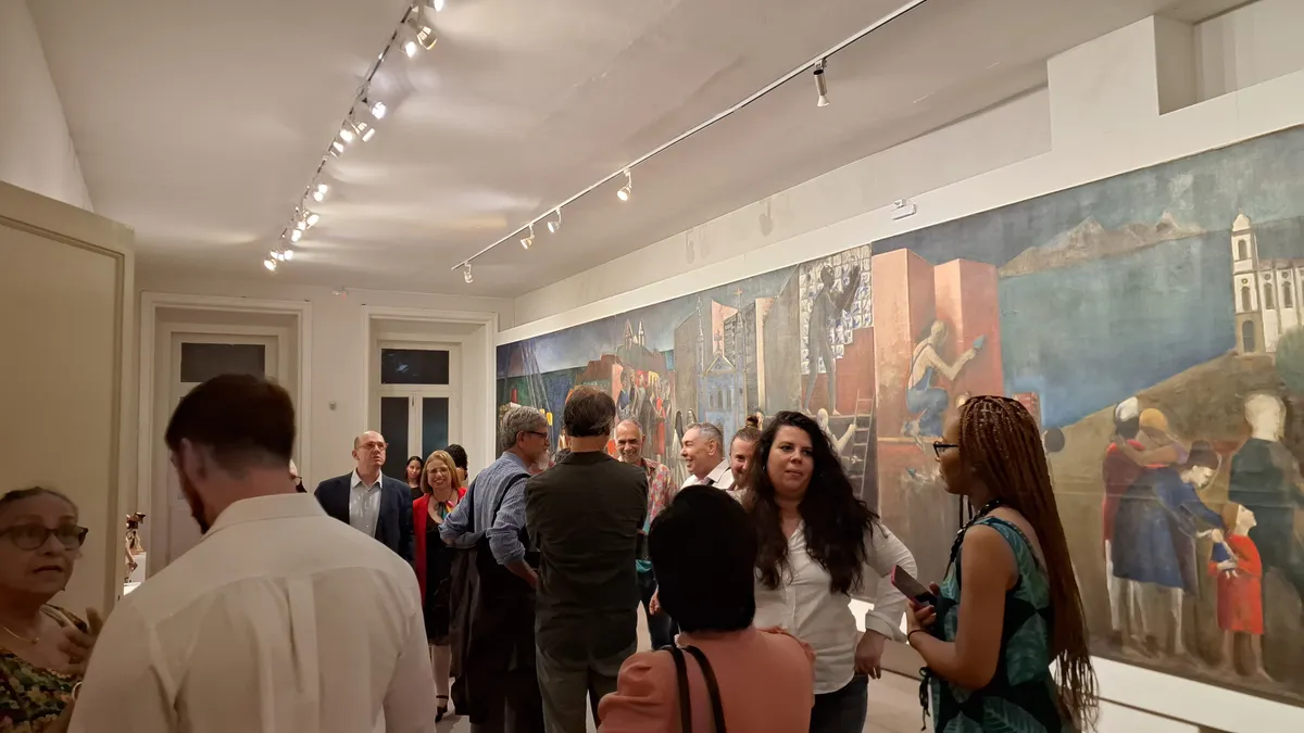 A cerimônia de inauguração contou com a presença e falas do curador da mostra, Marcus Lontra