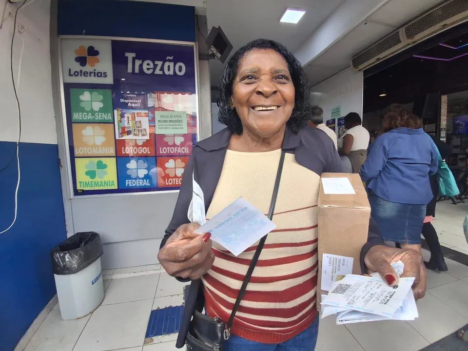 Vera da Conceição, de 79 anos, vive a expectativa de vencer a bolada milionária para ajudar a filha, que está em cadeira de rodas após acidente de trânsito