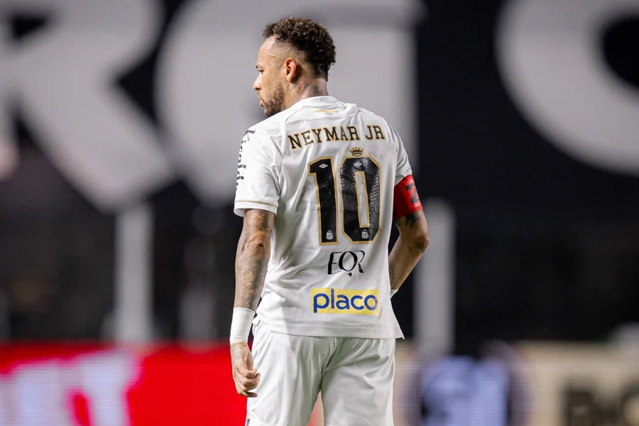 Neymar também comentou sobre o lance que resultou na advertência