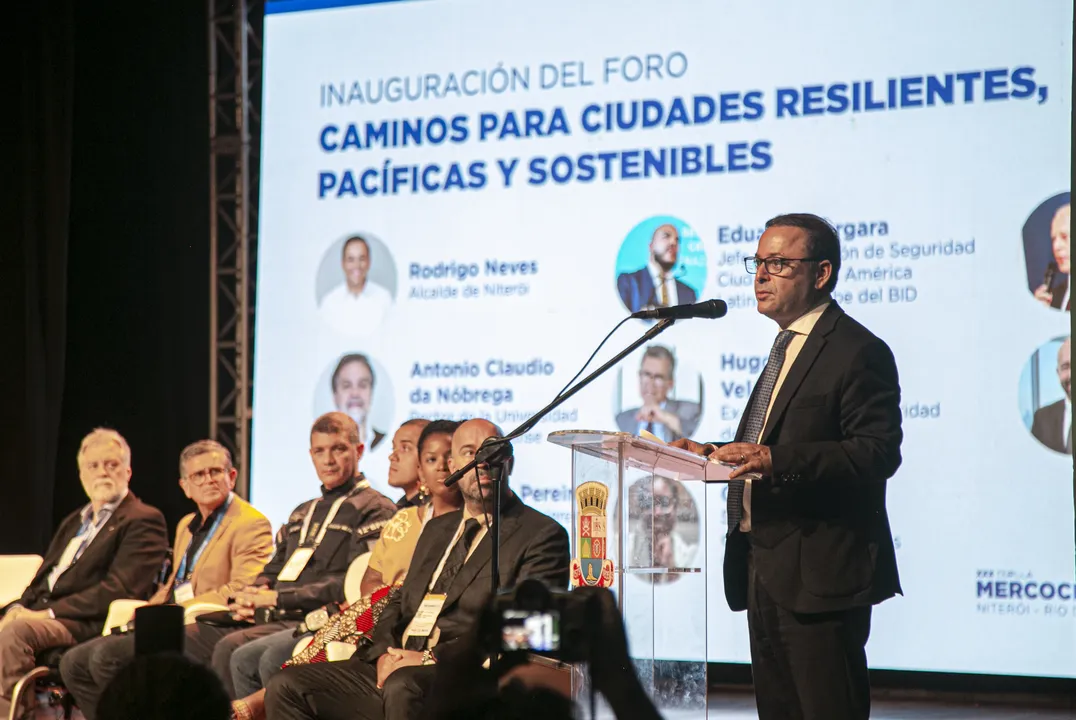 Prefeito de Niterói, Rodrigo Neves abriu o evento e falou sobre as ações da cidade para melhorar a sensação de segurança dos moradores